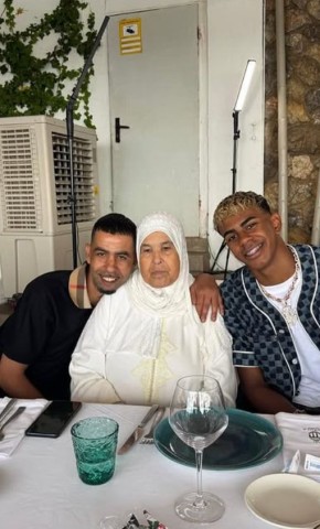 Lamin Yamal doğum gününü kimlərlə qeyd etdi?