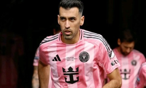 Məşhur futbolçu karyerasını başa vurur