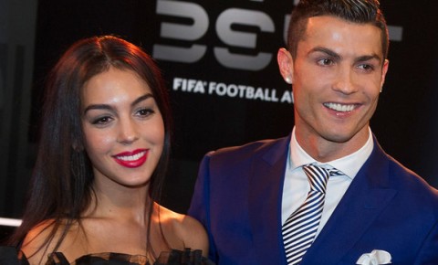 Ronaldo nişandan əvvəl hədiyyələrə 366 min dollardan çox pul xərcləyib