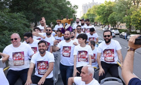 Dünya çempionlarının şəhər turu keçirilir